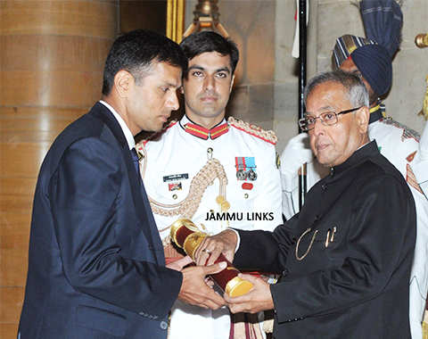 Rahul david receiving an award from the president